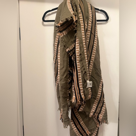 Wilfred Scarf - Picture 1 of 2